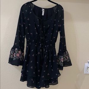 ♥️Like new American Rag cute flower flare dr…